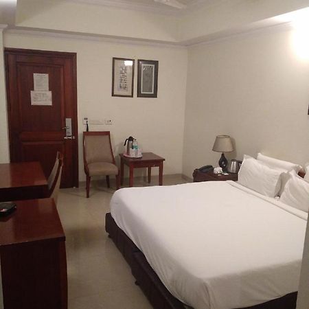 Hotel Bluestone Ghaziabad Buitenkant foto