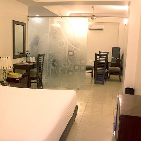 Hotel Bluestone Ghaziabad Buitenkant foto